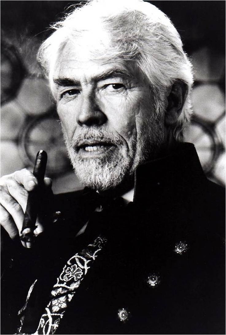 James_Coburn_Cigar