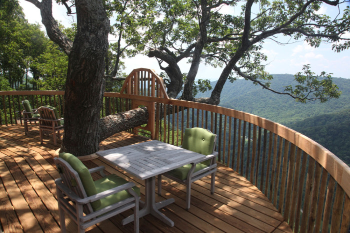 primland-treehouse-4--700x467