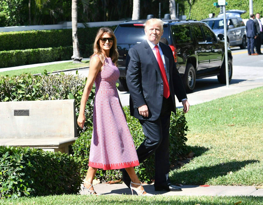 melania_and_trump_walking-down-sidewalk-smiling