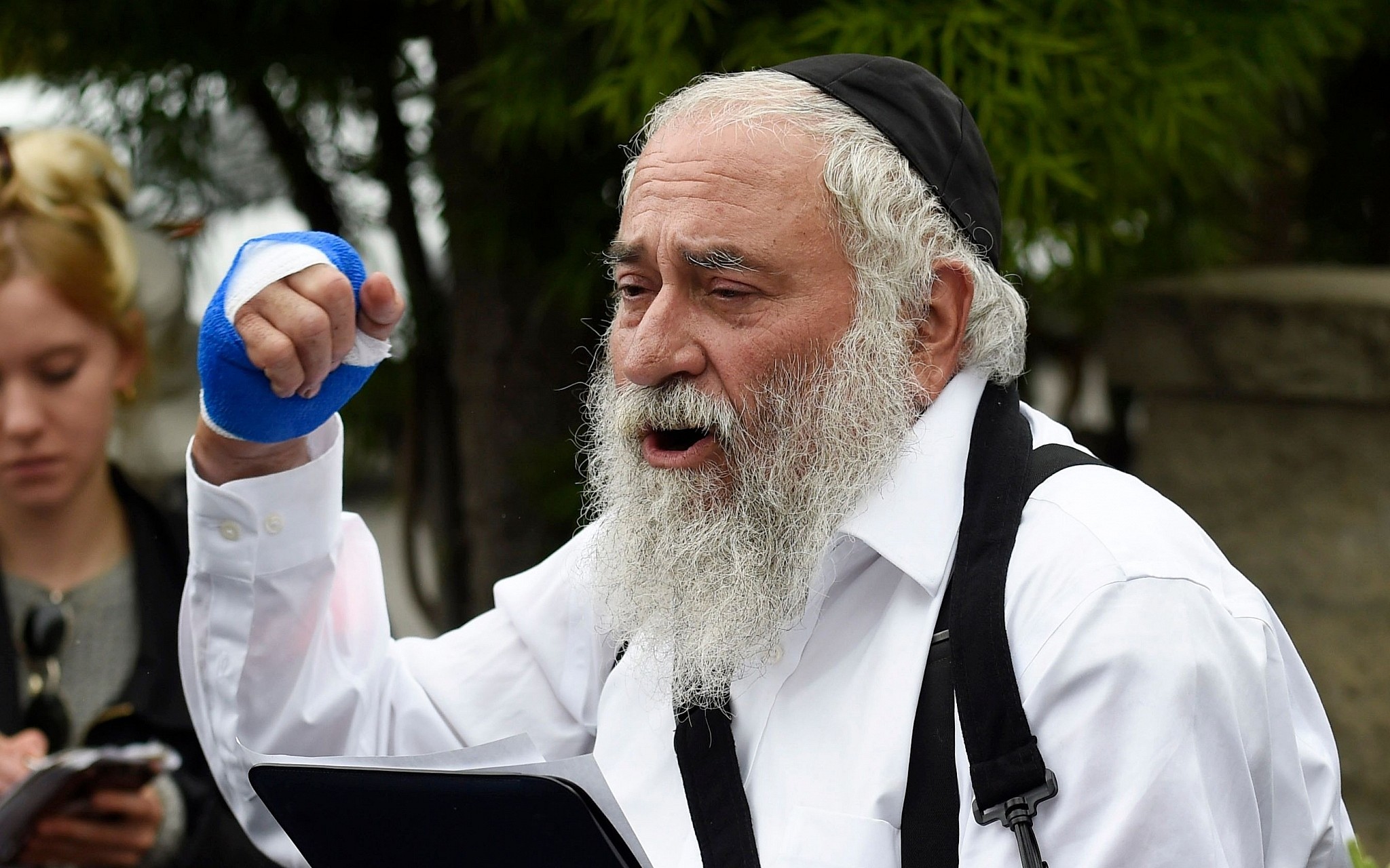 Rabbi-speaks-after-shooting-at-synagogue