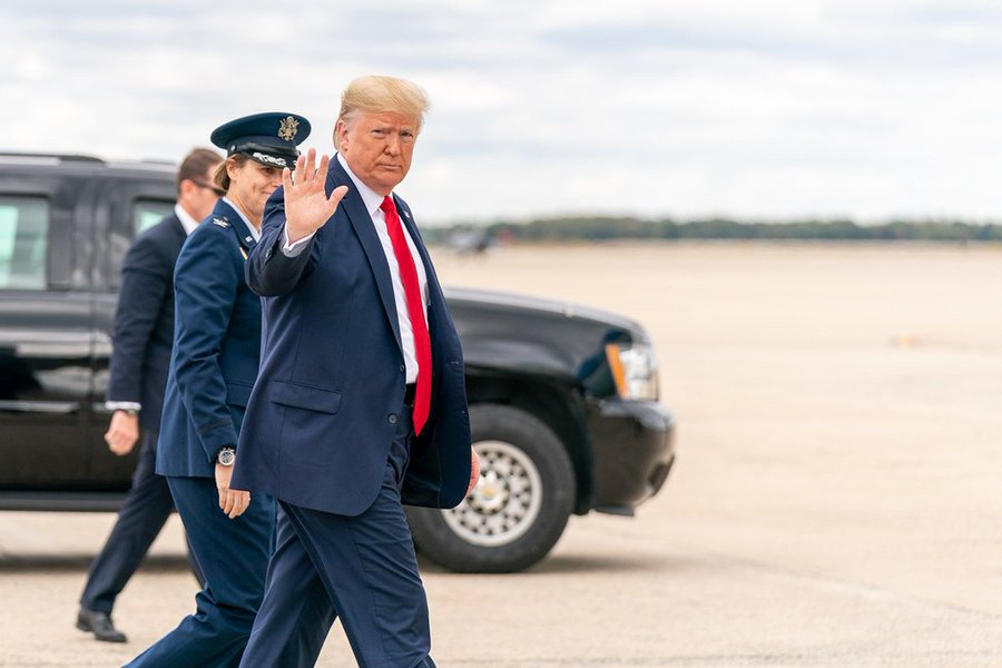 TrumpWalkingWaving